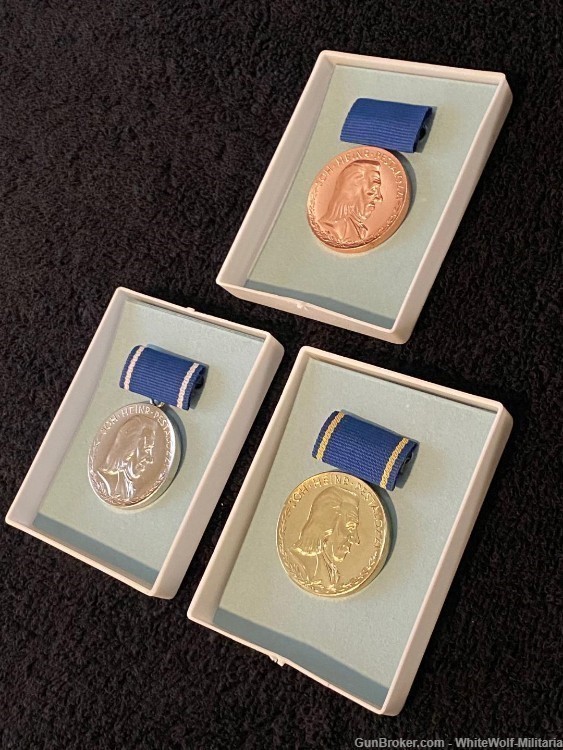 Vintage East German DDR Lot full Set THREE J. H. Pestalozzi Medals MINT-img-1