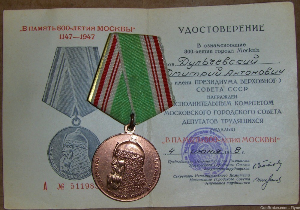 Original Soviet Russian Medal  800th Anniversary of Moscow, & award booklet-img-0