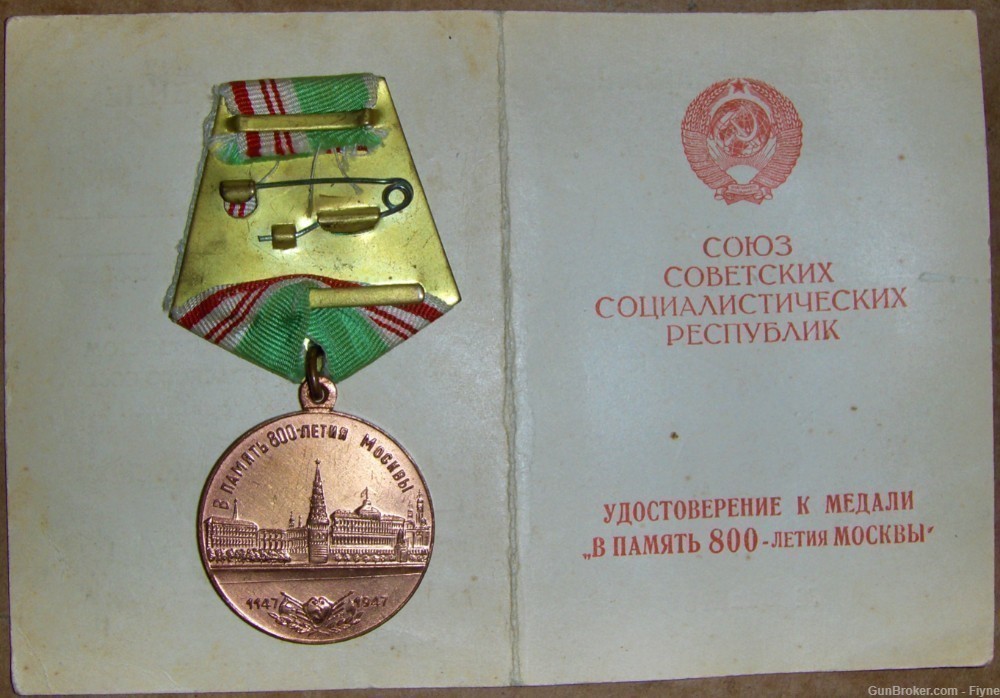 Original Soviet Russian Medal  800th Anniversary of Moscow, & award booklet-img-1
