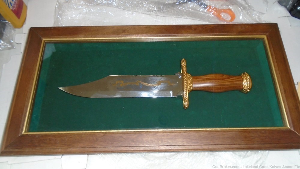 Super Rare John Wayne Commemorative Bowie Knife! Sold for $956+!-img-17
