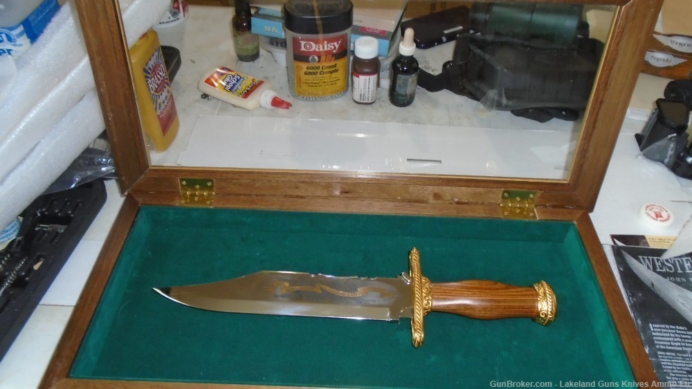 Super Rare John Wayne Commemorative Bowie Knife! Sold for $956+!-img-63