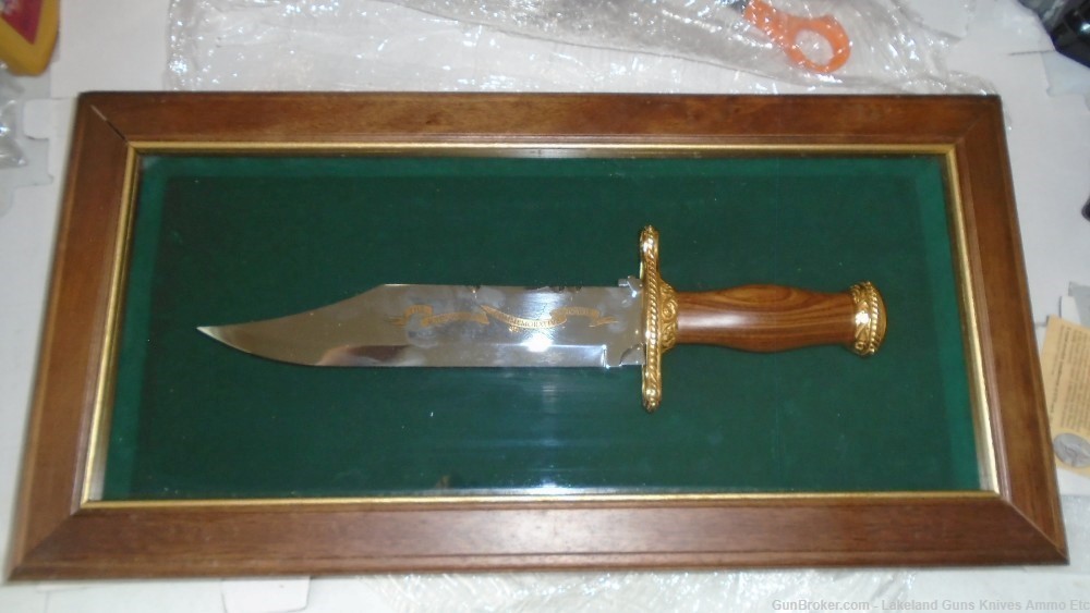 Super Rare John Wayne Commemorative Bowie Knife! Sold for $956+!-img-19