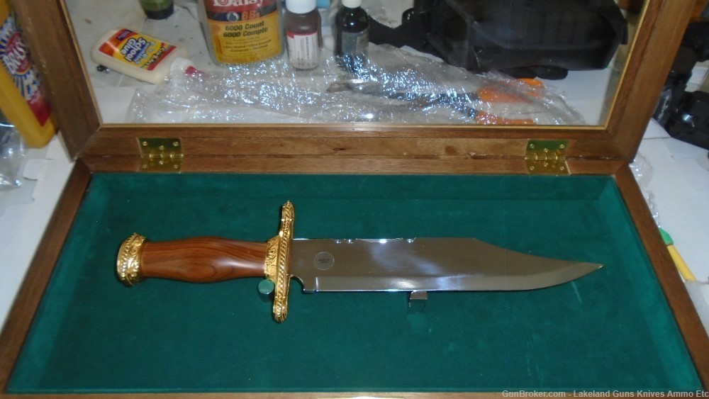 Super Rare John Wayne Commemorative Bowie Knife! Sold for $956+!-img-24