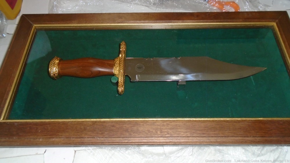 Super Rare John Wayne Commemorative Bowie Knife! Sold for $956+!-img-27