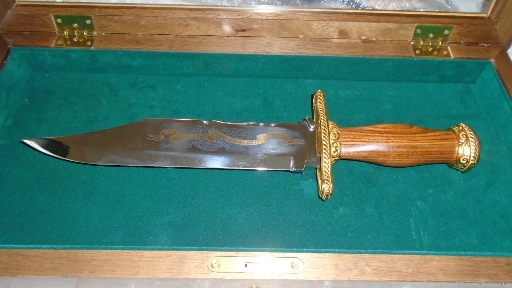 Super Rare John Wayne Commemorative Bowie Knife! Sold for $956+!-img-20