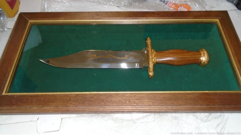 Super Rare John Wayne Commemorative Bowie Knife! Sold for $956+!-img-18