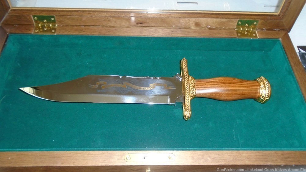 Super Rare John Wayne Commemorative Bowie Knife! Sold for $956+!-img-61
