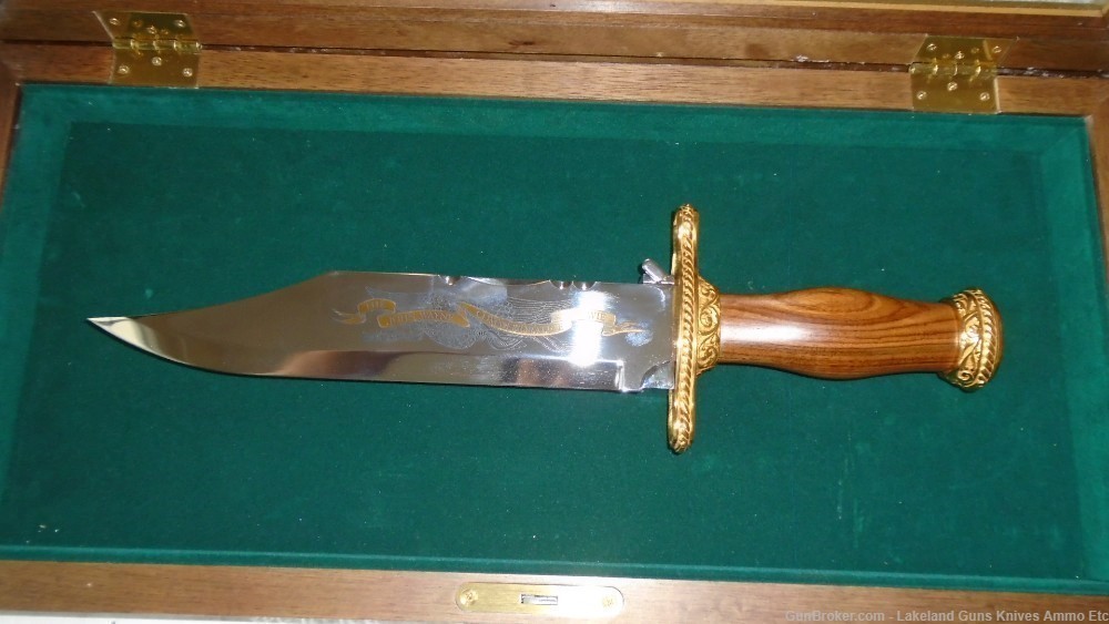 Super Rare John Wayne Commemorative Bowie Knife! Sold for $956+!-img-30