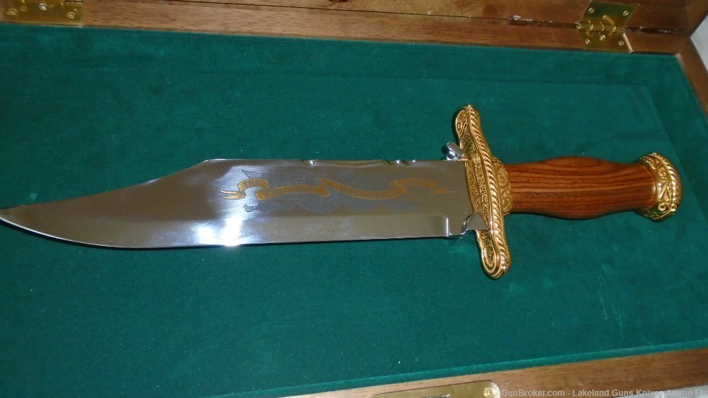 Super Rare John Wayne Commemorative Bowie Knife! Sold for $956+!-img-31