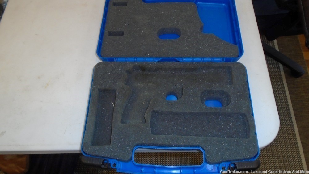 Sig Pistol plastic case with padding 13 1/2" x 10" x 3" Excellent Shape!-img-2