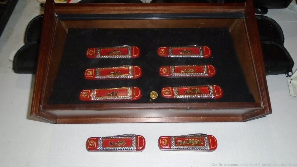 FRANKLIN MINT THE OFFICIAL FIREFIGHTERS COLLECTOR KNIFE SET W DISPLAY CASE-img-15