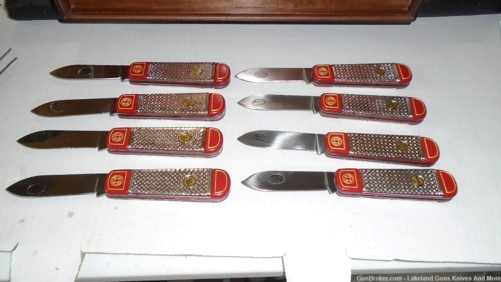 FRANKLIN MINT THE OFFICIAL FIREFIGHTERS COLLECTOR KNIFE SET W DISPLAY CASE-img-38
