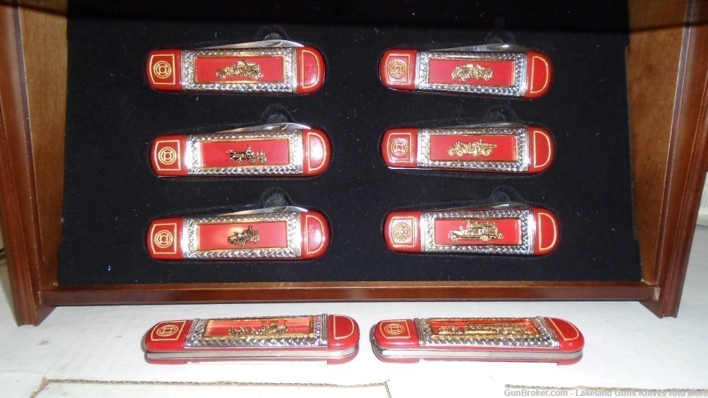 FRANKLIN MINT THE OFFICIAL FIREFIGHTERS COLLECTOR KNIFE SET W DISPLAY CASE-img-8
