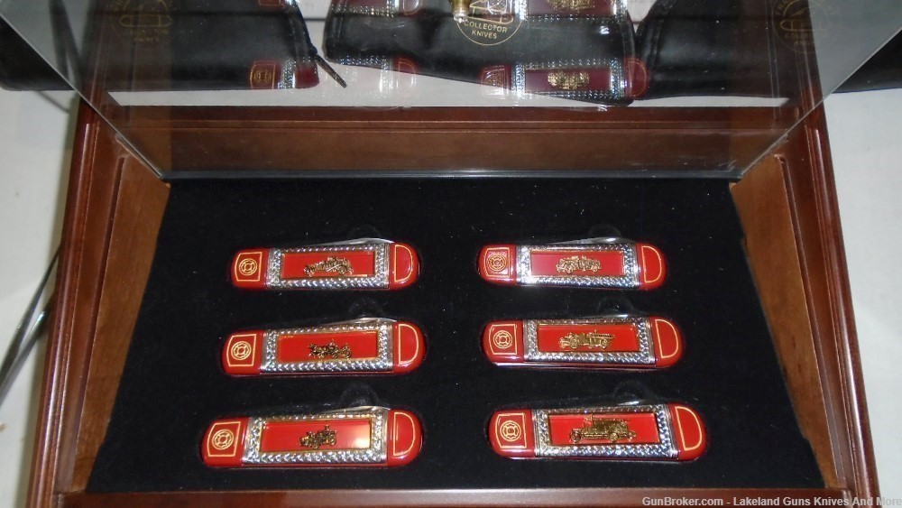 FRANKLIN MINT THE OFFICIAL FIREFIGHTERS COLLECTOR KNIFE SET W DISPLAY CASE-img-14
