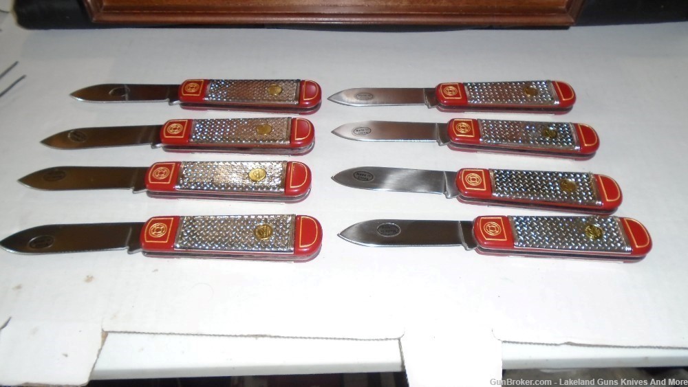 FRANKLIN MINT THE OFFICIAL FIREFIGHTERS COLLECTOR KNIFE SET W DISPLAY CASE-img-32