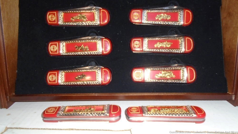 FRANKLIN MINT THE OFFICIAL FIREFIGHTERS COLLECTOR KNIFE SET W DISPLAY CASE-img-7
