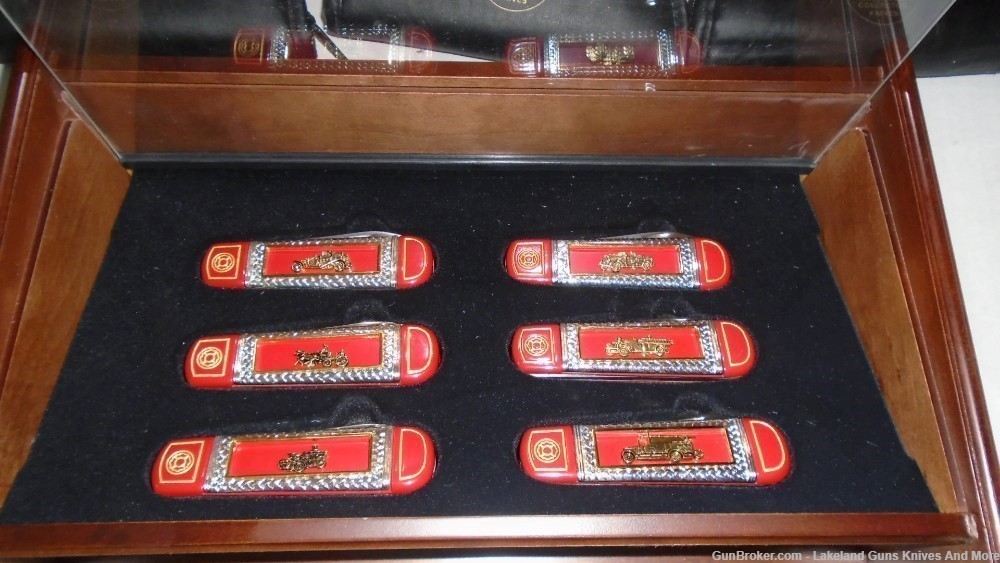 FRANKLIN MINT THE OFFICIAL FIREFIGHTERS COLLECTOR KNIFE SET W DISPLAY CASE-img-2