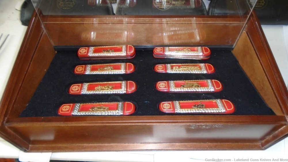 FRANKLIN MINT THE OFFICIAL FIREFIGHTERS COLLECTOR KNIFE SET W DISPLAY CASE-img-11