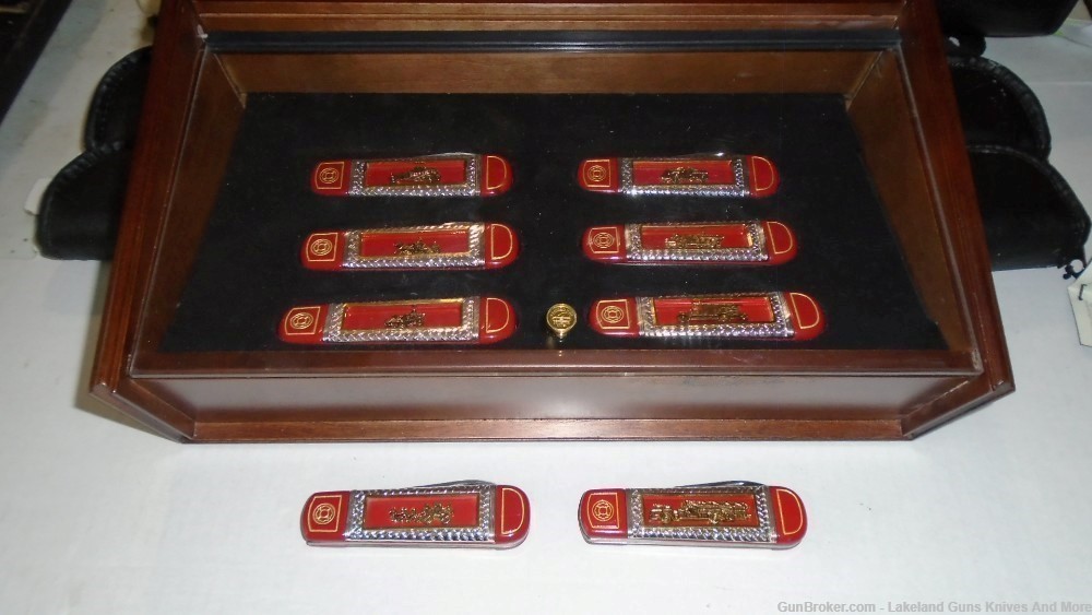 FRANKLIN MINT THE OFFICIAL FIREFIGHTERS COLLECTOR KNIFE SET W DISPLAY CASE-img-1