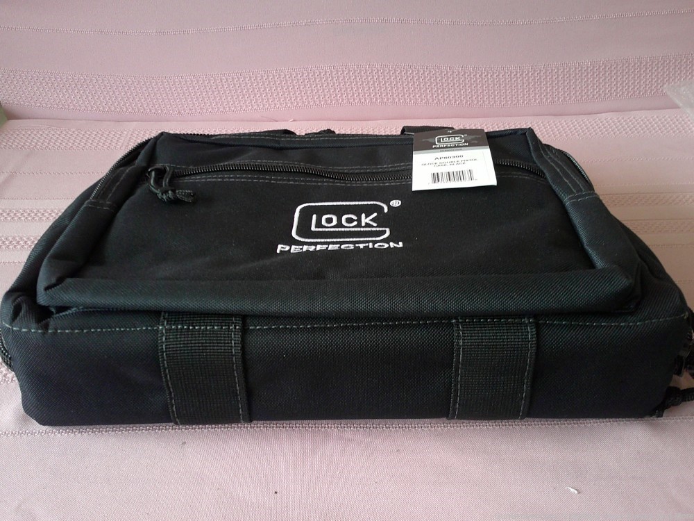 GLOCK "Perfection" Double Pistol Range Bag! New With Tags & Still Sealed!-img-6