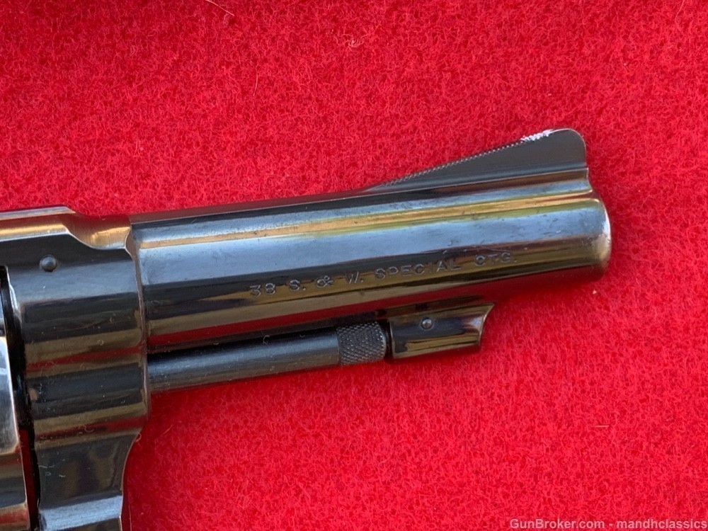 1961 vintage Smith & Wesson (S&W) 36, blued, 38 Spec, 3" bbl, round butt-img-2