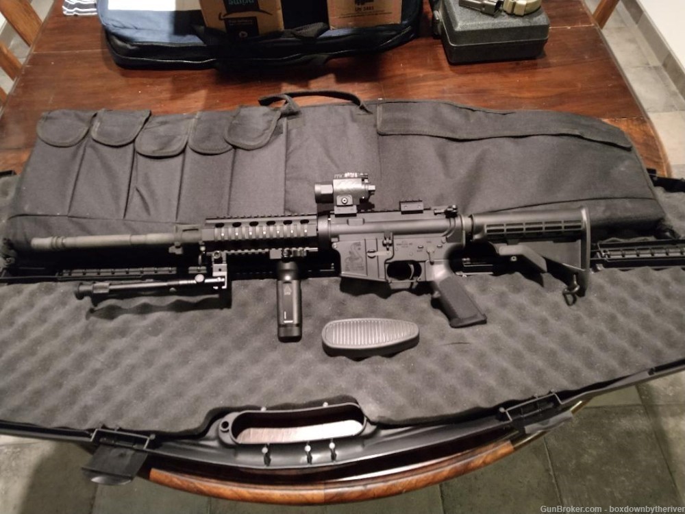 Bushmaster  AR15 .223/.556 PLUS!   Decked Out and THIRTEEN 30 RND Mags!-img-5