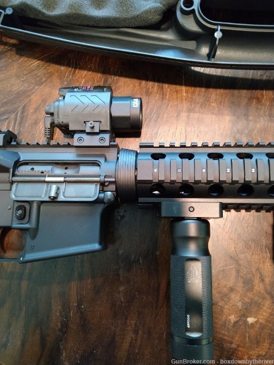 Bushmaster  AR15 .223/.556 PLUS!   Decked Out and THIRTEEN 30 RND Mags!-img-8