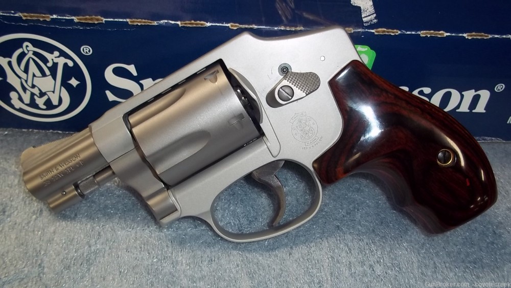 SMITH AND WESSON 642-2 LADY SMITH NEAR PERFECT W/ORIGINAL BOX-img-2