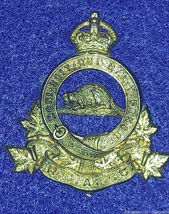 Canadian cap badge-img-0