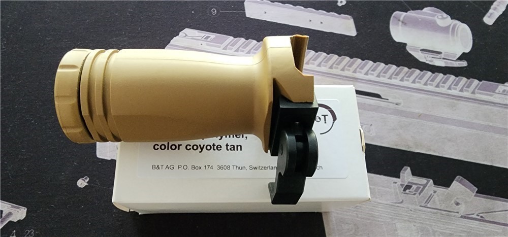 B&T Short QD-Vertical Foregrip Coyote tan APC9 APC45 GHM9 KH9 COVERT SPC9  -img-0