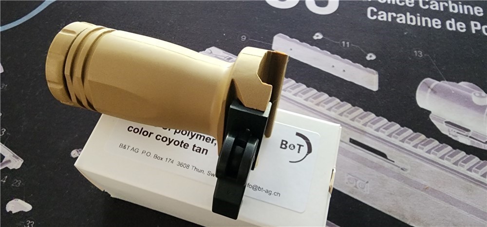 B&T Short QD-Vertical Foregrip Coyote tan APC9 APC45 GHM9 KH9 COVERT SPC9  -img-1