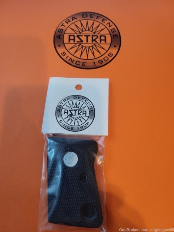 Astra 2000, Cub, Camper Black Checkered Grips w/Medallions - New-img-0