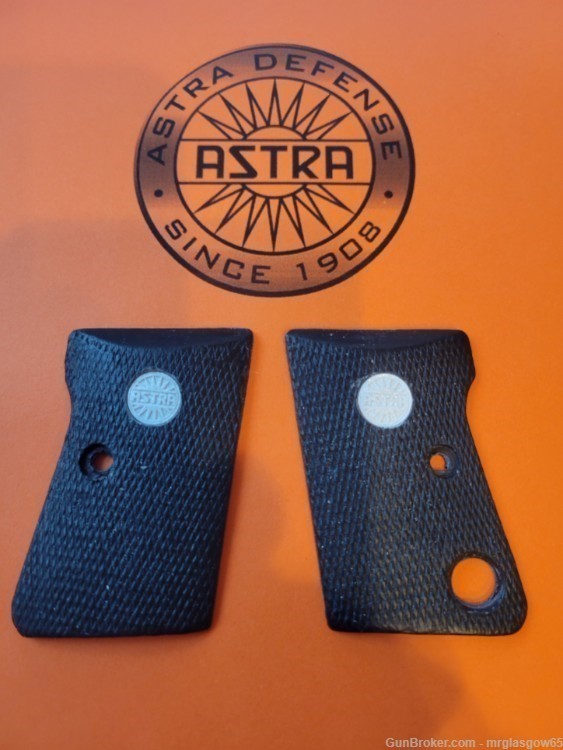 Astra 2000, Cub, Camper Black Checkered Grips w/Medallions - New-img-1