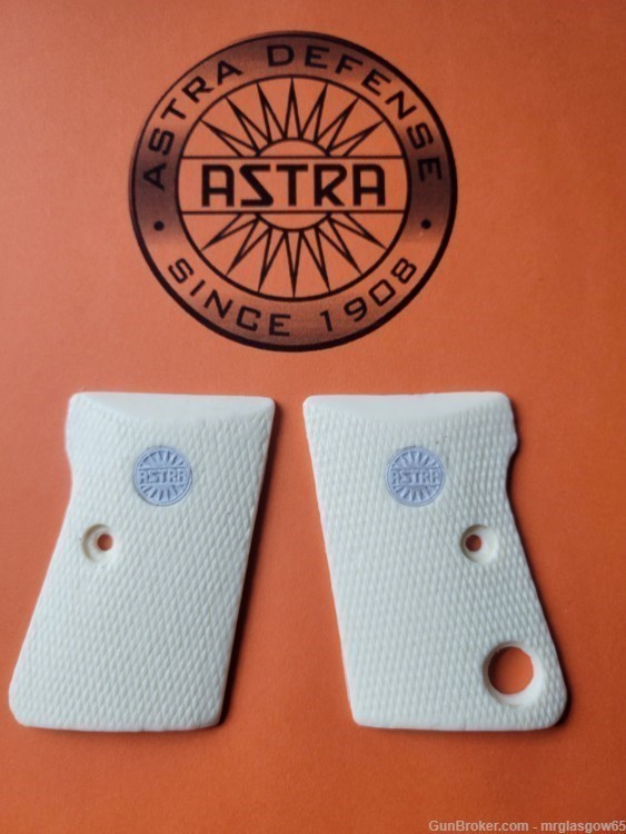 Astra 2000, Cub, Camper Faux Bone / Ivory Checkered Grips w/Medallions-img-1