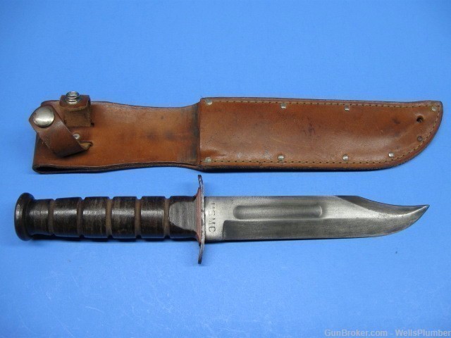 USMC WWII KABAR BLUED BLADE WITH RED SPACER FIGHTING KNIFE WITH SCABBARD   -img-0