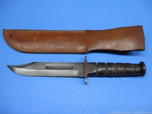 USMC WWII KABAR BLUED BLADE WITH RED SPACER FIGHTING KNIFE WITH SCABBARD   -img-1