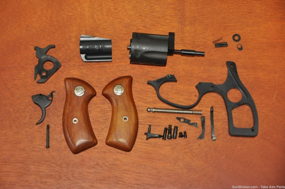 Charter Arms Off Duty 38spl Cylinder Grip Triggerguard & Parts Lot-img-0