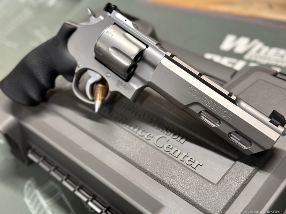 Smith & Wesson 629 PC S&W 629 Wesson & Smith S&W-629 Competitor-img-4