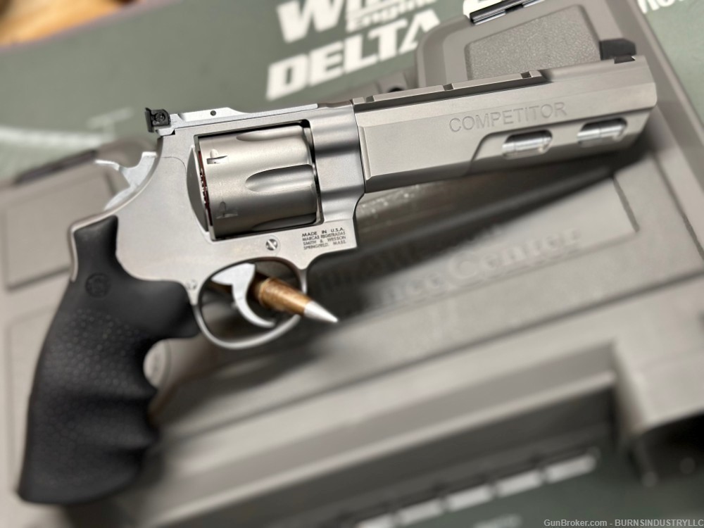 Smith & Wesson 629 PC S&W 629 Wesson & Smith S&W-629 Competitor-img-0