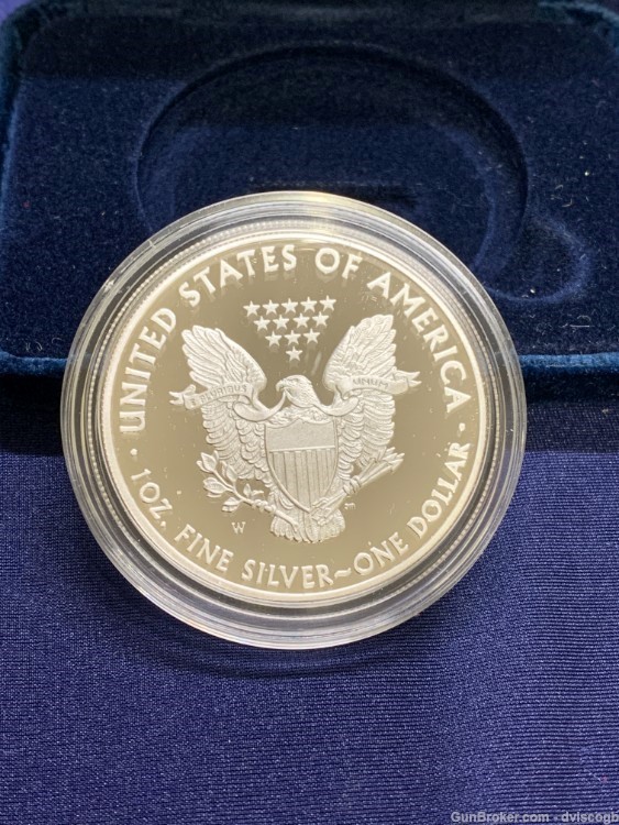 2010 American Eagle Silver Dollar - Original box, excellent condition -img-2