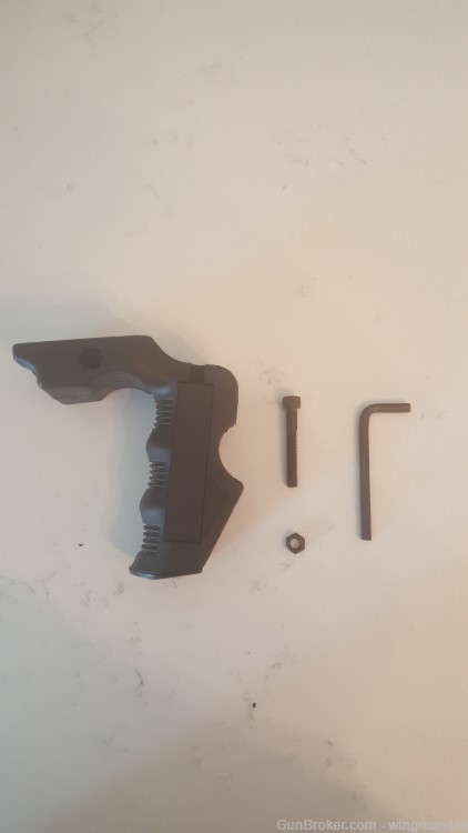 Vertical Foregrip With Single Screw Picatinny Rail Mount-img-0
