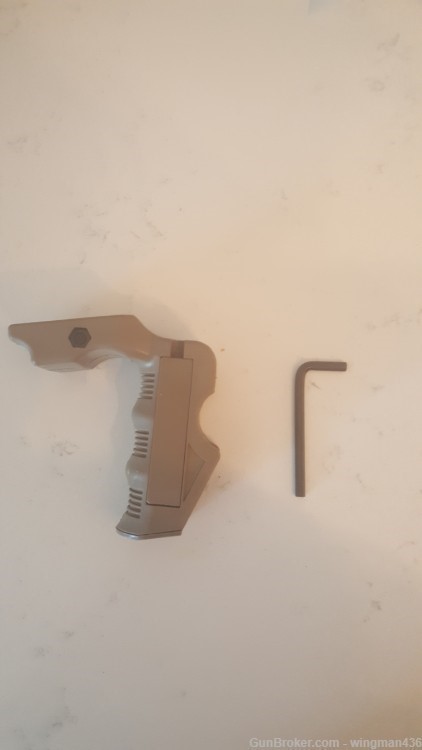 Vertical Foregrip Tan With Single Screw Picatinny Rail Mount-img-0