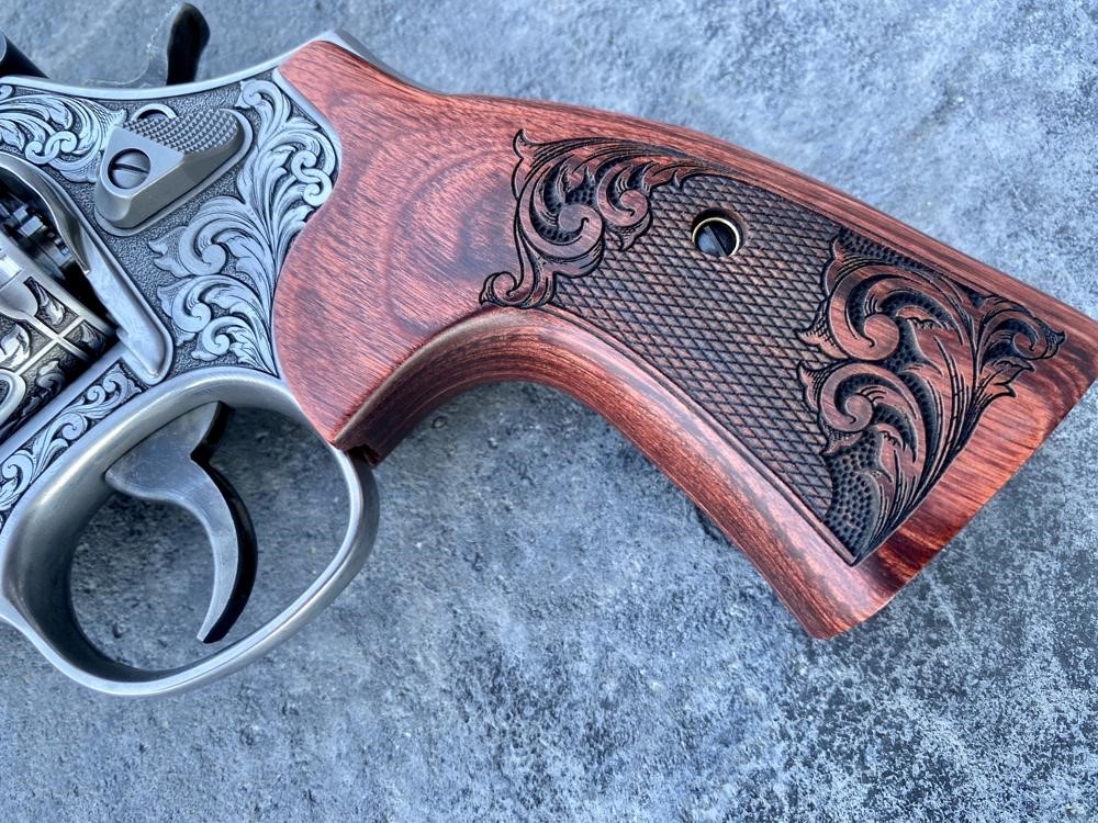 Smith & Wesson S&W 686 4" MLE Scroll AAA Custom Engraved by Altamont -img-2