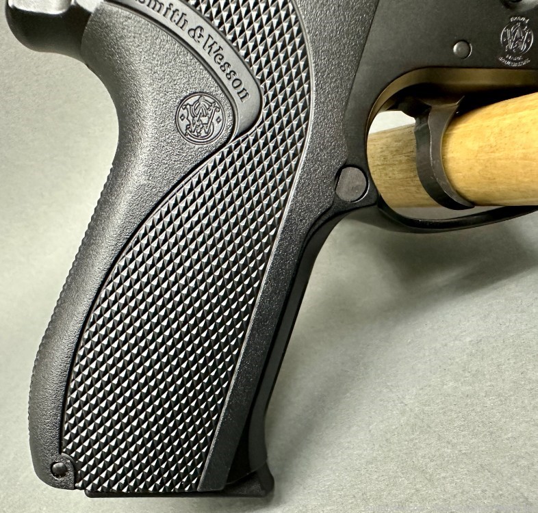 Smith & Wesson Model 5924 Pistol-img-15