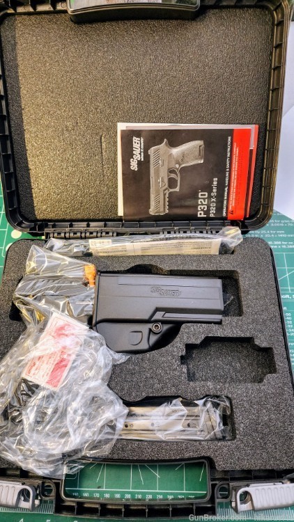 Sig Sauer P320 Full Size 4.7" 2 mags, case all accessories REDUCED! -img-4