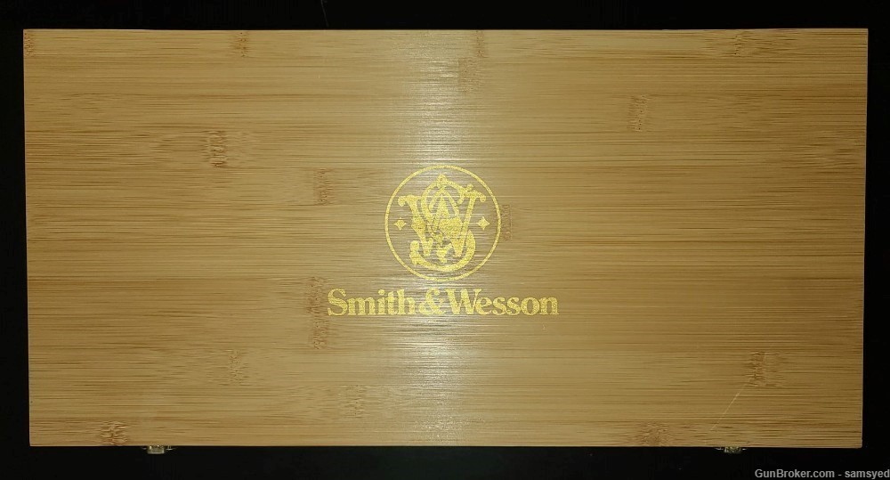 Smith and Wesson Wood Storage Box  - 18 x 9 x 4 inches - FREE SHIPPING-img-0