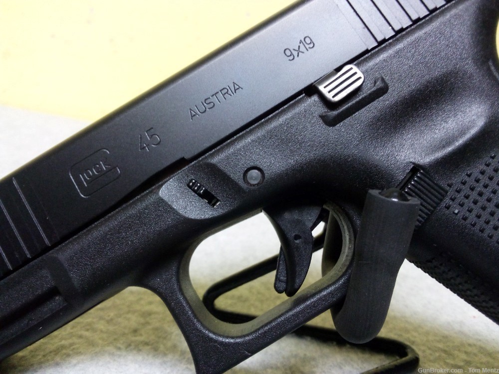Glock 45 Semi Auto Pistol, 9x19, 4" Barrel, 1 Mag, Case-img-4
