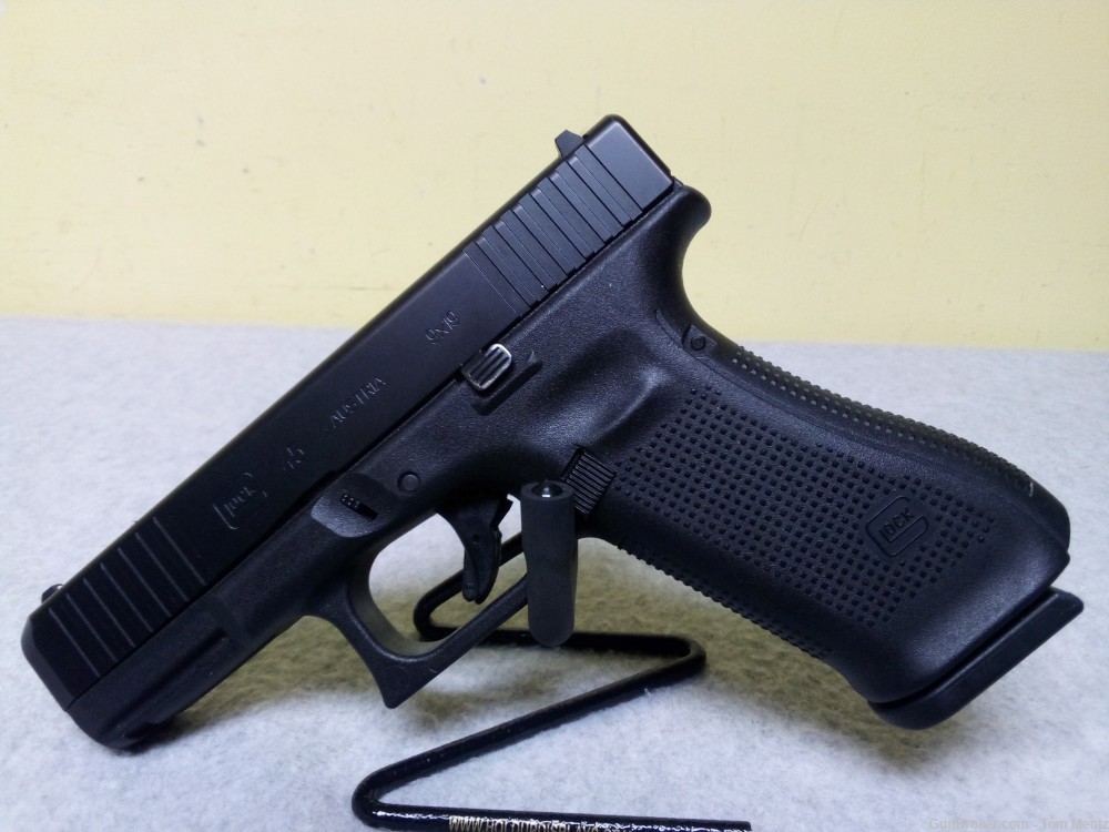 Glock 45 Semi Auto Pistol, 9x19, 4" Barrel, 1 Mag, Case-img-1