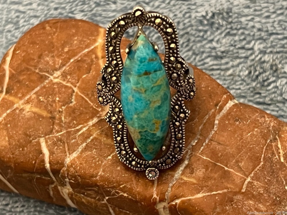 VINTAGE STERLING SILVER MARCASITE TURQUOISE RING, 11 GRAMS-img-1
