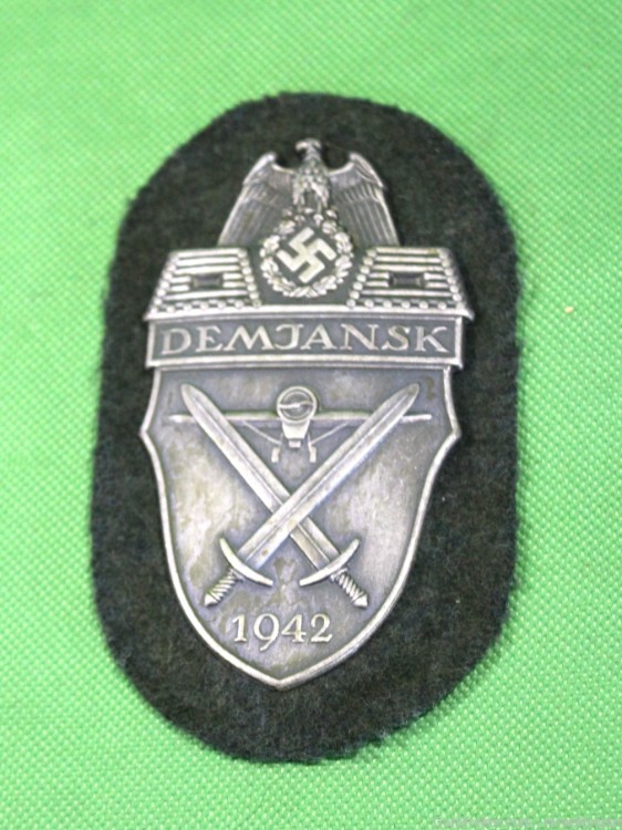 German WWII Army DEMJANSK 1942 Sleeve Shield ZB-img-0